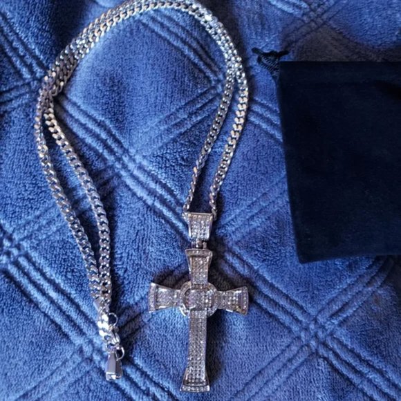 New 18k gold Hip Hop Rapper Iced Out Crystal Cross - Picture 8 of 9